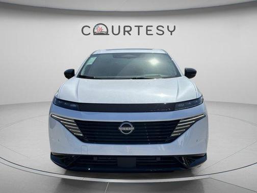Everest White P 2026 Nissan Murano Platinum