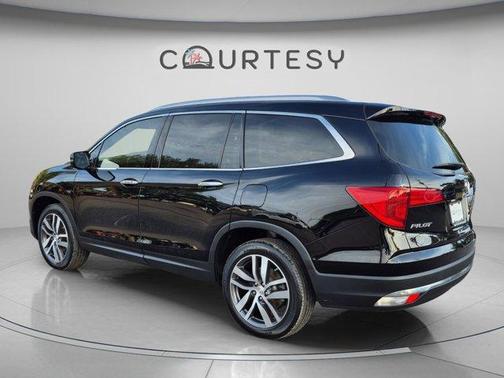 Crystal Black Pearl 2017 Honda Pilot Touring