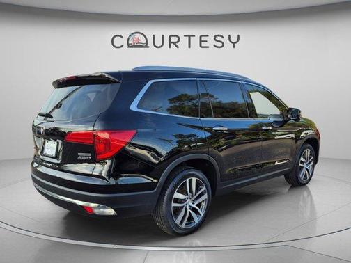 Crystal Black Pearl 2017 Honda Pilot Touring