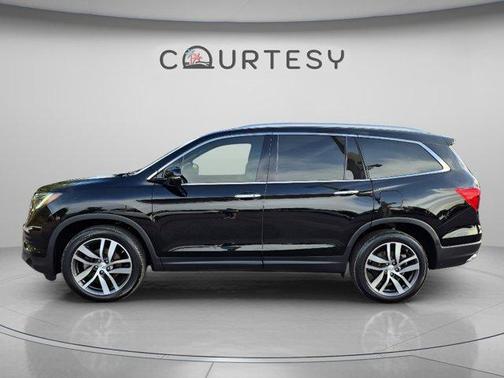 Crystal Black Pearl 2017 Honda Pilot Touring