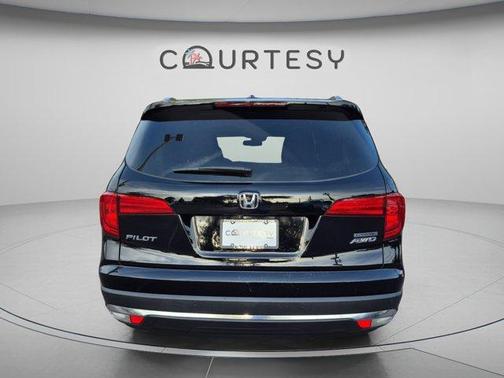 Crystal Black Pearl 2017 Honda Pilot Touring