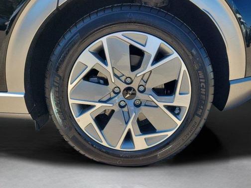 2024 Genesis GV60 Standard