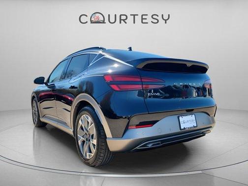 2024 Genesis GV60 Standard