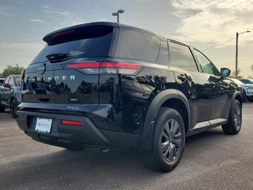 2025 Nissan Pathfinder S 4WD