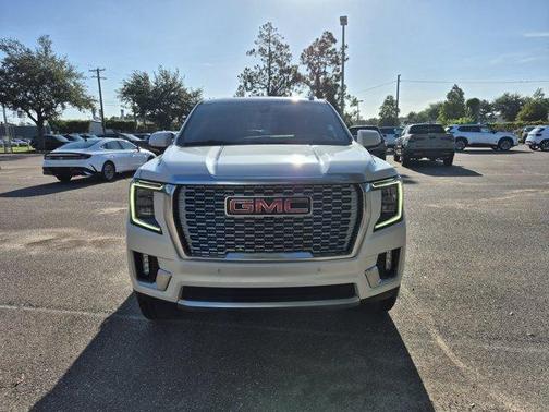 White Frost Tri-Coat 2021 GMC Yukon XL Denali