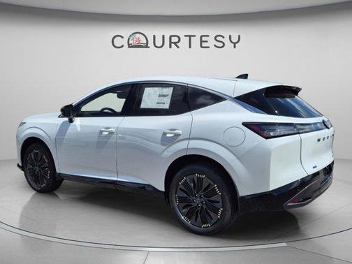 Everest White P 2026 Nissan Murano Platinum