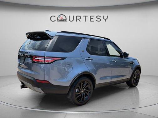 Byron Blue 2018 Land Rover Discovery HSE LUXURY