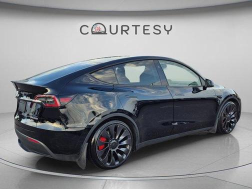 Black 2023 Tesla Model Y Performance