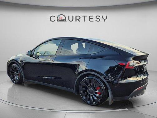 Black 2023 Tesla Model Y Performance