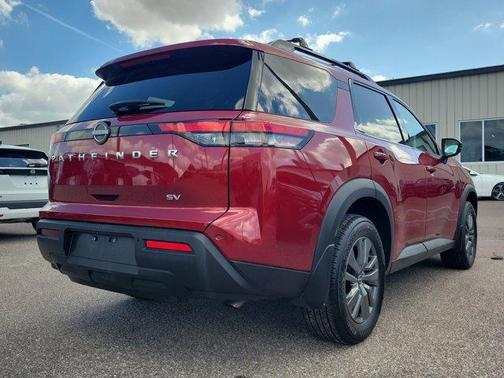 2023 Nissan Pathfinder SV
