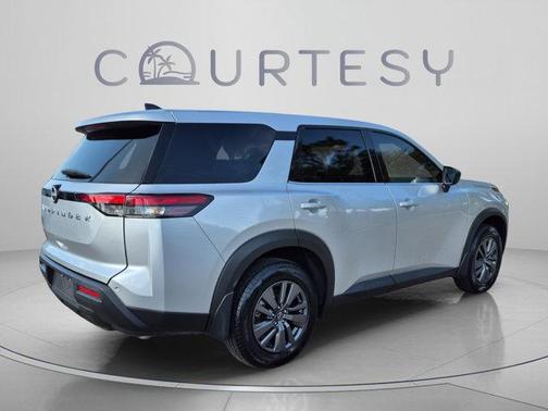 Brilliant Silver Metallic 2025 Nissan Pathfinder S