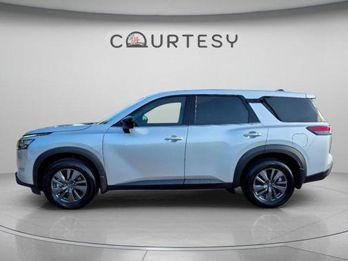 Brilliant Silver Metallic 2025 Nissan Pathfinder S