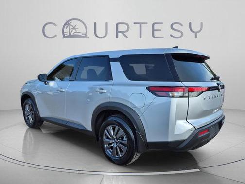 Brilliant Silver Metallic 2025 Nissan Pathfinder S
