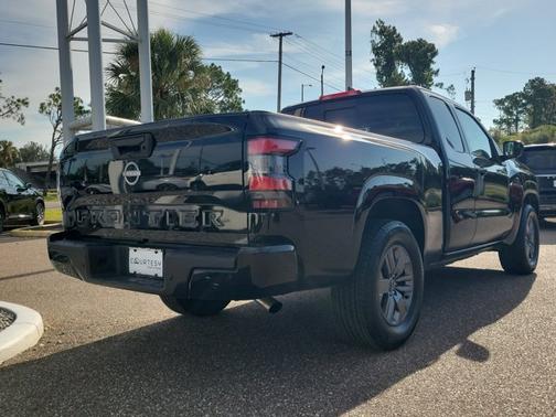 2025 Nissan Frontier SV