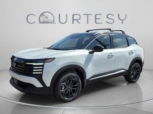 2t Wht Blk Roof 2026 Nissan Kicks SR