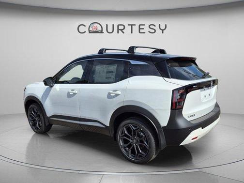 Aspen White Tricoat 2026 Nissan Kicks SR