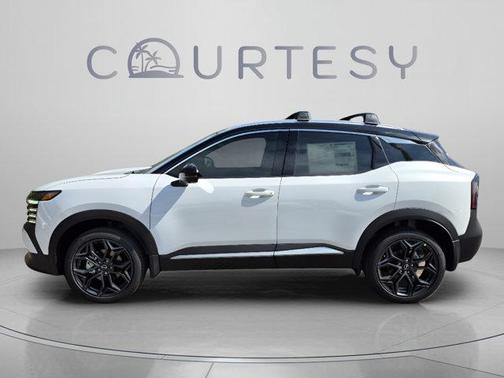2t Wht Blk Roof 2026 Nissan Kicks SR