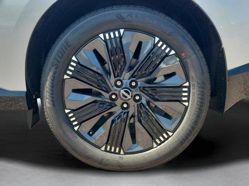 White / Black 2026 Nissan Murano Platinum