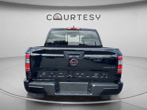 Black 2024 Nissan Frontier PRO-X