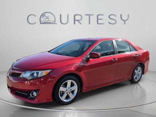 Barcelona Red Metallic 2014 Toyota Camry SE