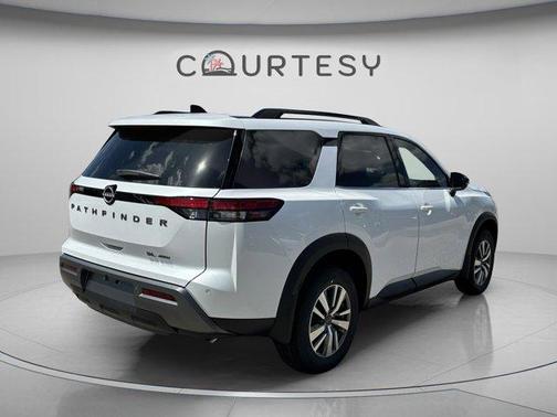 Everest White P 2026 Nissan Pathfinder SL