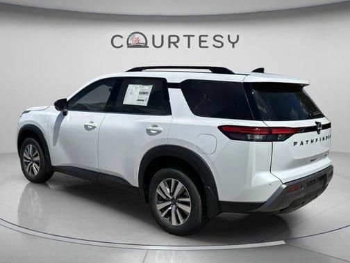 Everest White P 2026 Nissan Pathfinder SL