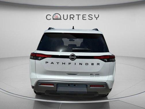 Everest White P 2026 Nissan Pathfinder SL