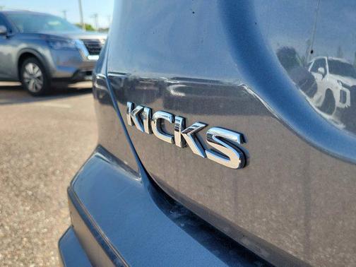2025 Nissan Kicks S