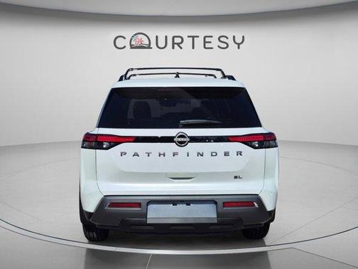 Everest White P 2026 Nissan Pathfinder SL