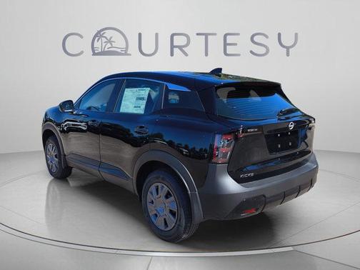 Super Black 2027 Nissan Kicks S