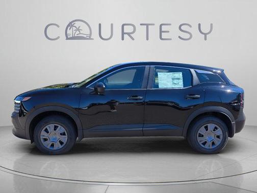 Super Black 2027 Nissan Kicks S