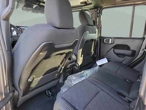 Granite Crystal Clearcoat Metallic 2024 Jeep Gladiator Mojave