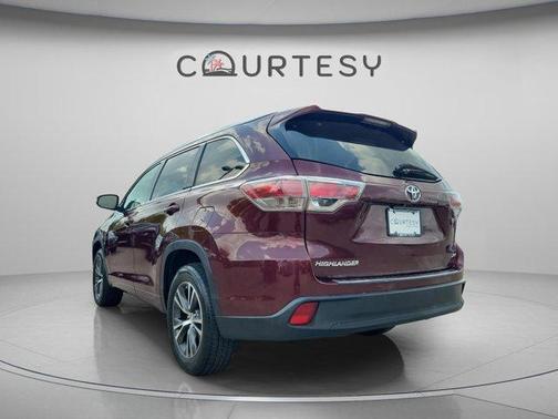 Ooh La La Rouge Mica 2016 Toyota Highlander XLE