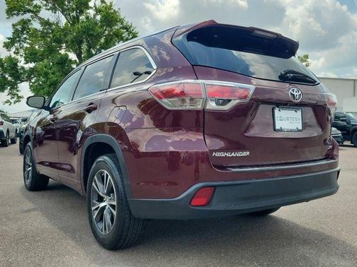 Ooh La La Rouge Mica 2016 Toyota Highlander XLE