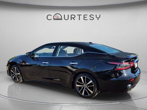Black 2022 Nissan Maxima SV
