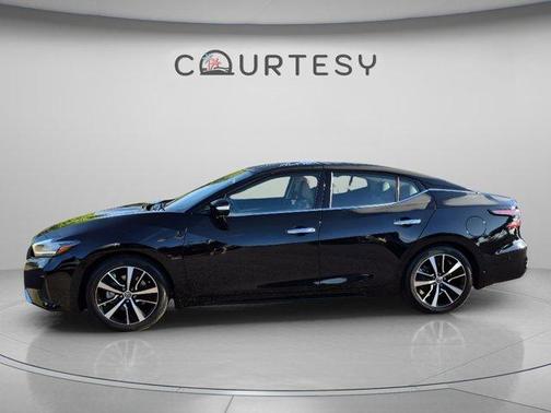 Black 2022 Nissan Maxima SV