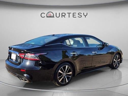 Black 2022 Nissan Maxima SV
