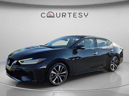 Black 2022 Nissan Maxima SV