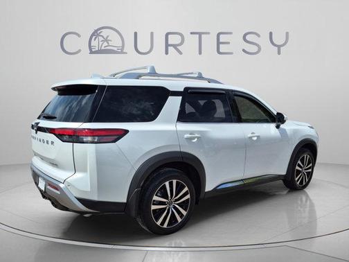 Everest White P 2025 Nissan Pathfinder Platinum