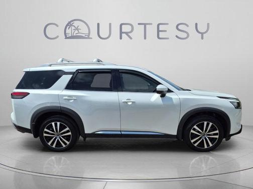 Everest White P 2025 Nissan Pathfinder Platinum