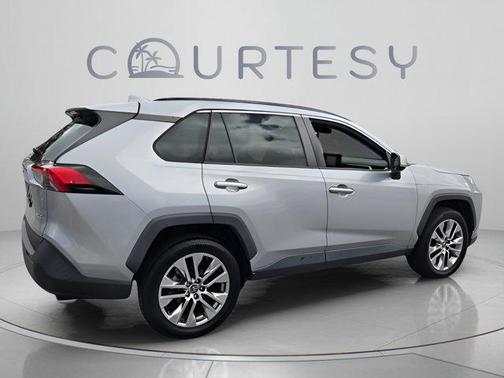 Silver Sky Metallic 2019 Toyota RAV4 XLE Premium