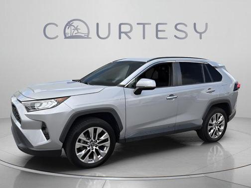 Silver Sky Metallic 2019 Toyota RAV4 XLE Premium