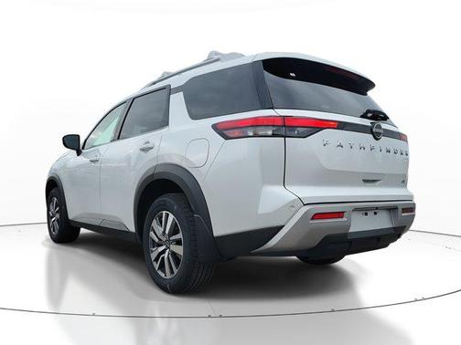 2025 Nissan Pathfinder SL FWD