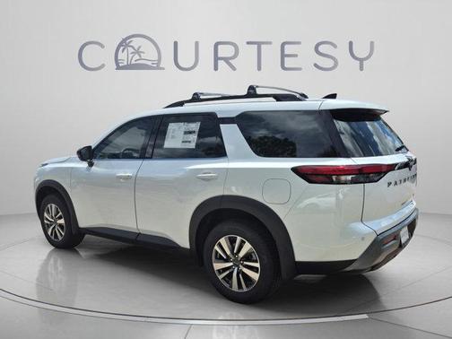 Everest White P 2026 Nissan Pathfinder SL
