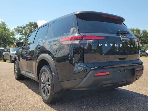 2025 Nissan Pathfinder S FWD