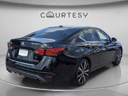 Black 2021 Nissan Altima 2.5 SR