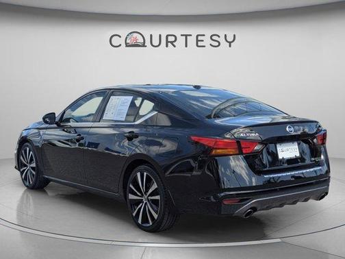 Black 2021 Nissan Altima 2.5 SR