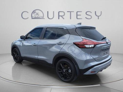 Boulder Gray Pearl 2022 Nissan Kicks SV