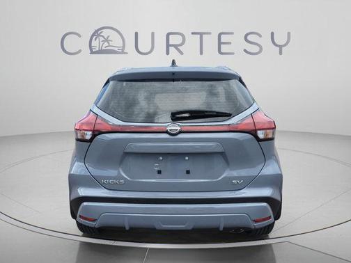 Boulder Gray Pearl 2022 Nissan Kicks SV