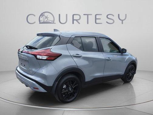 Boulder Gray Pearl 2022 Nissan Kicks SV